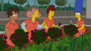 Marge (r.) genießt ihre neue freie Zeit im Gefängnis, während Hommer Zuhause jede Menge organisieren muss ...