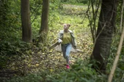 Wen sucht Luisa (Tessa Dökel) im Wald?