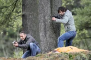Semir (Erdogan Atalay, li.) und Ben (Tom Beck) haben die Gangster entdeckt und schleichen sich ran. Wird es ihnen gelingen, Kress und seine Tochter zu befreien?