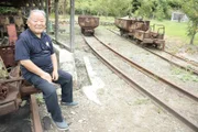 Mitsuyoshi Shinbara ist der einzige Überlebende des Unglücks aus dem Jahre 1968. Er überlebte, weil er zu spät kam, um in den Schacht einzufahren.