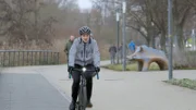 Moritz Junge unterwegs auf dem Fahrrad.