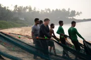 Kanur, India - Gordon Ramsay drag net fishing with local fishermen. (Credit: National Geographic/Justin Mandel)