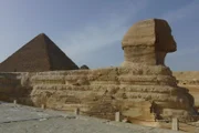 Die Sphinx und die Pyramiden von Gizeh, Ägypten.