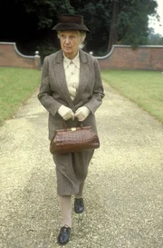 Miss Jane Marple (Joan Hickson)