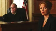 Verschweigt Debra Connor (Jane Seymour) dem Richter (Michael Mulheren) und den Geschworenen die Wahrheit?