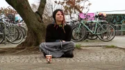 Annamaria finanziert ihr Leben durch Schnorren auf Berlins Straßen