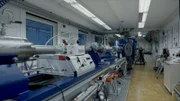 Am Fraunhofer Institut in Freiburg wird mit einer Leichtgaskanone getestet, wie man einen Asteroiden aus der Bahn lenken kann.