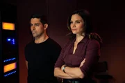 l-r: Wilmer Valderrama als Special Agent Nicholas Nick Torres und Katrina Law als NCIS Special Agent Jessica Knight.