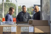 L-R: Special Agent G. Callen (Chris O\'Donnell) and Special Agent Sam Hanna (LL COOL J).