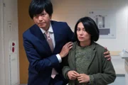 Ihr Mann Yoichiro (Seiichi Tanabe) versucht, Risako (Ko Shibasaki) gegen ihren Willen in die Psychiatrie einzuweisen.