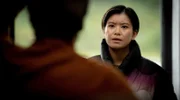 Die Investigativ-Journalistin Maggie Cassidy (Katie Leung) recherchiert auf Runa.