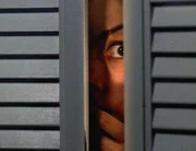 Jane (Brianna Lynn Brown) wird von einem Psychopathen terrorisiert. Sie verbarrikadiert sich in ihrer Wohnung. Aber sie ist nicht allein.