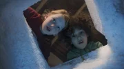 Saïd und Anna haben Schnee gefunden - in der Eistruhe!