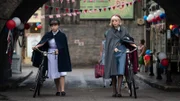 L-R: Nancy Corrigan (Megan Cusack) und Trixie Franklin (Helen George)