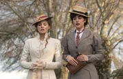 Alicia (Amaia Salamanca, l.); Maite (Megan Montaner, r.)