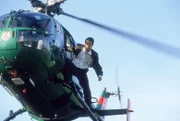 Jan (Christian Oliver) konnte in letzter Sekunde das Gegengift für Andrea in Sicherheit bringen und steigt in den Hubschrauber, um Semir zu retten...