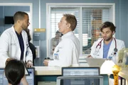 L-R: Dr. Jackson Avery (Jesse Williams), Dr. Thomas Koracick (Greg Germann), Dr. Levi Schmitt (Jake Borelli).