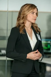 CHICAGO P.D. -- "We Don't Work Together Anymore" Episode 211 -- Pictured: Sophia Bush as Erin Lindsay -- (Photo by: Matt Dinerstein/NBC)