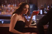 Die junge Ärztin Dr. Megan Tillman (Linda Cardellini), die in einem Krankenhaus arbeitet, führt anscheinend ein Doppelleben, da sie fast jeden Abend Cocktail schlürfend in einer Bar sitzt und eine bestimmte Person ins Visier nimmt...