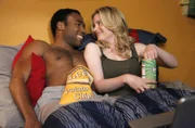 Troy Barnes (Donald Glover, l.); Britta Perry (Gillian Jacobs, r.)