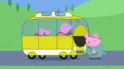 Peppa und ihre Familie fahren in den Urlaub in einem ganz besonderen Wagen. Das merkwürdige Gefährt verwandelt sich auf Knopfdruck in ein Haus auf Rädern - das wird eine aufregende Reise!