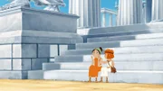 Lilli unterhält sich vor einem Tempel mit Adelpha.