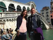 Deck-Kadetten unter sich: Inka und Christian an der Rialtobrücke in Venedig.