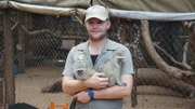 Im Zentrum dieser Serie stehen Menschen, die ihr Leben verwaisten Tierbabys widmen. Sie sind wahre Spezialisten im Umgang mit ihren adoptierten Sorgenkindern und helfen dadurch, deren Art zu schützen. Die Reihe zeigt „Wildlife Nannies‘‘ aus ganz Afrika und stellt in jeder Episode drei andere Tiere und ihre Pfleger vor. So wird neben den emotionalen Schicksalen viel Wissen über die Wildtiere und deren teils schwierige und immer anstrengende Aufzucht vermittelt, inmitten der abwechslungsreichen Kulisse Afrikas.