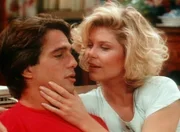 Tony (Tony Danza, l.) macht sich mit Kathleen (Kate Vernon, r.) einen netten Nachmittag auf der Couch.