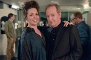 Godmother (Olivia Colman) und Dad (Bill Paterson)