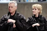 Richard Dean Anderson als Major General Jonathan "Jack" O'Neil und Amanda Tapping als Samantha Carter.. Stargate SG 1