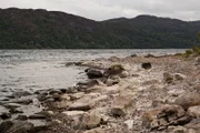 Loch Ness, Inverness, Schottland: Dreharbeiten an der Lochside. Das Monster von Loch Ness wurde in den 1930er Jahren entdeckt und seither mehr als 10.000 Mal gesichtet, und es gab zahlreiche Suchaktionen.