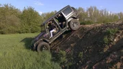 Shania macht eine Spritzfahrt ohne Türen und Offroad