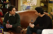 Das Treffen von Ross (David Schwimmer, r.) und Mike (Paul Rudd, l.) verläuft ganz anders als geplant ...