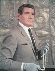 Dr. Ray Flemming (Gene Barry)