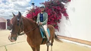 Auf einer spanischen Finca lernt Pia ein gezähmtes Marismeño-Pferd kennen. Ausreiten darf sie auf Principe.