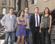 Die Weisheit des Universums: Ted (Josh Radnor, l.), Marshall (Jason Segel, M.), Barney (Neil Patrick Harris, 2.v.r.), Lily (Alyson Hannigan, r.) und Robin (Cobie Smulders, 2.v.l.) ...