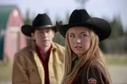 Chase (Torrance Coombs, l.); Amy (Amber Marshall, r.)