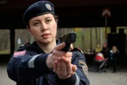 Polizeibeamtin Horvath (Katharina Haudum).