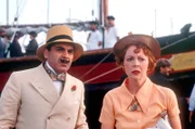 Hercule Poirot (David Suchet) und Pamela Lyall (Frances Low)