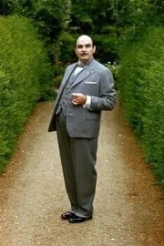 Hercules Poirot (David Suchet).