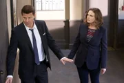 Brennan (Emily Deschanel) und Booth (David Boreanaz) suchen nach Verdächtigen, die ein Motiv für den Mord an dem Privatermittler Kwiatowski haben.