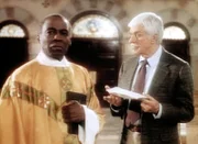 Dr. Sloan (Dick Van Dyke, r.) konfrontiert Pater Morrissey (Robert Guilaume, l.) mit unangenehmen Tatsachen.