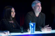 Die Jury der Fernseh-Talentshow 'American Diva': Ein junges Gesangstalent scheint Ashanti (l.) und Taylor Hicks ganz besonders zu gefallen...