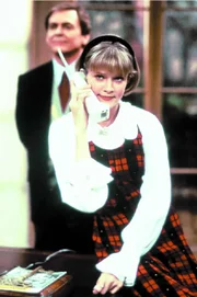 Margaret 'Maggie' Sheffield (Nicholle Tom).