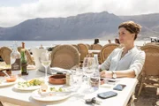 An den Stränden von Lanzarote kommt die Headhunterin (Christina Hecke) endlich zur Ruhe.