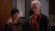 Buffy (Sarah Michelle Gellar, l.); Spike (James Marsters, r.)