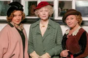 (v.li.): Zoë Wanamaker (Letitia Blacklock), Geraldine McEwan (Miss Jane Marple), Elaine Paige (Dora Bunner).