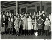 Kinder auf Ellis Island, ca. 1908.