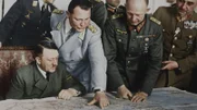 Hitler und Goering schauen sich eine Karte der Normandie an am Tag der Landung der Alliierten.